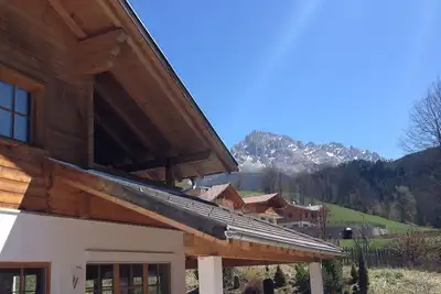 Image de Vie moderne au milieu de la nature, montagnes + Internet