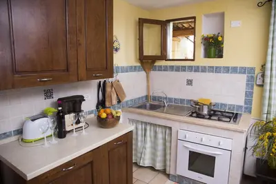 Image de Casa Santo entourée d'olive du jardin, proche Palerme et Trapani