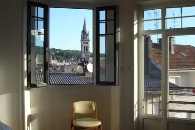 Image de Appartement 4 pièces, clair, lumineux, dans Lourdes Centre.