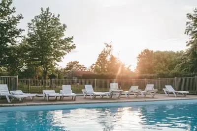 Image de Chalet avec Piscine proche Puy du Fou dans résidence vacances jusqu'a 6 pers