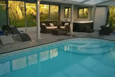 Image de Roulotte Gite Piscine Privative Couverte Chauffee Et Jacuzzi Saumur Doue