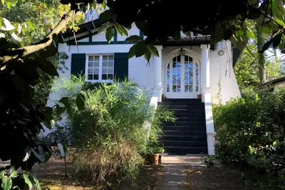 Au Pyla, au coeur du quartier de la Corniche, villa familiale sous les pins