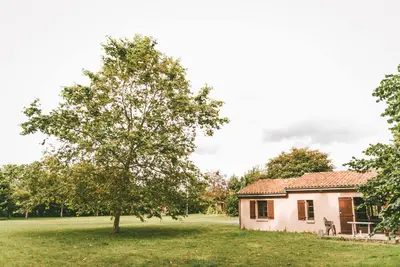 Image de Maison au bord d'un lac avec Base de Loisirs proche Futuroscope