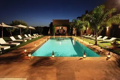 Image de luxueuse villa avec vue sur l'atlas, piscine 15 x6, practice de golf, tennis