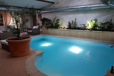 Image de Propriete 5 ***** (A Vendre), Piscine chauffée interieure et Sauna (Option)