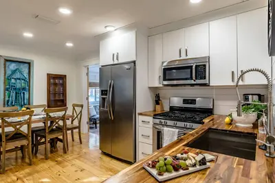 Image de Fairhope Downtown Cottage Sleeps 10 \"Walk to Town\" Beaucoup de stationnement et garage