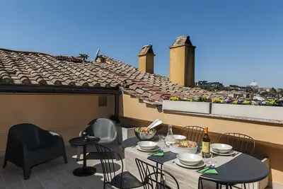 Image de Incroyable terrasse et vue magnifique. Grand appartement vient de renouveler
