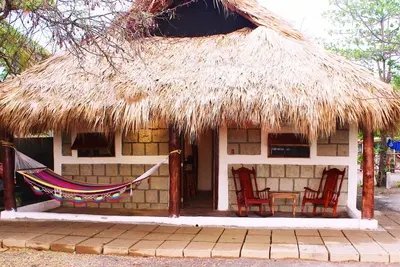 Image de La Casita Nica. En face de la maison se trouve un des meilleures vagues Nicaragua.