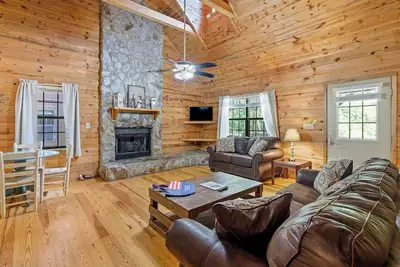 Image de L'une des quatre chalets de pays à Helen, Ga
