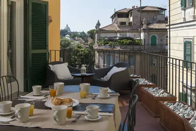 Image de Magnifique terrasse avec vue incroyable. Grand superbe emplacement plat.