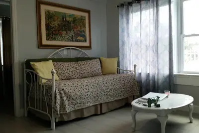 Image de confortable 2 bd 1 bain au coeur de Little Havana (1)
