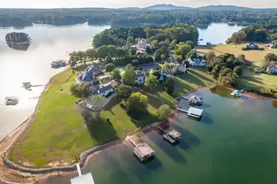 Image de Lakefront House Escapade!