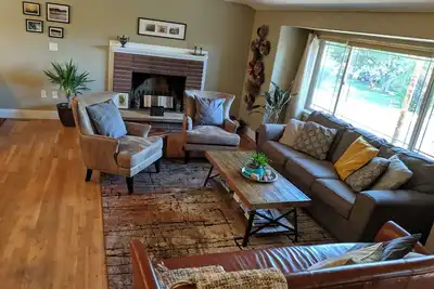 Image de Spacieux confortable et confortable maison loin de la maison