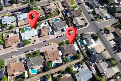 Image de Espace famille / groupe - A Tout! - 2 maisons voisines, piscine, bain à remous, elle a versé
