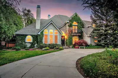 Image de Maison magnifique avec Guest House avec bain à remous et 3 salles de jeux