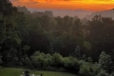 Image de Cabine à trois niveaux avec vue sur la montagne