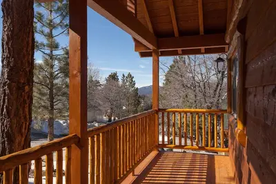 nouvelle Belle maison offre une vue sur la forêt et une colline de traîneau!