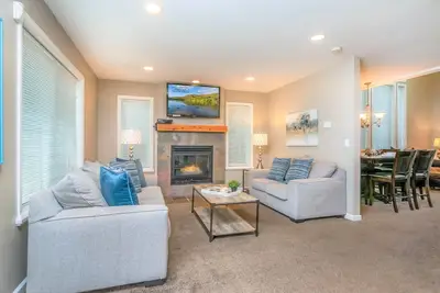 Image de 💸💸 Special $ 🌄Très bien situé avec bain à remous privé + jeux🎮Park