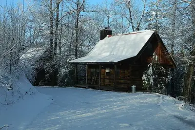 Image de Gatlinburg Log Cabin Location For Two