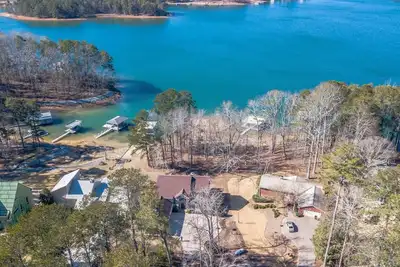 Image de Oasis at Lanier - L'escapade parfaite sur le lac