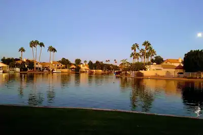 Image de Nouveau Remodel Minutes De Retraite De Lacs De Luxe De La Formation De Printemps