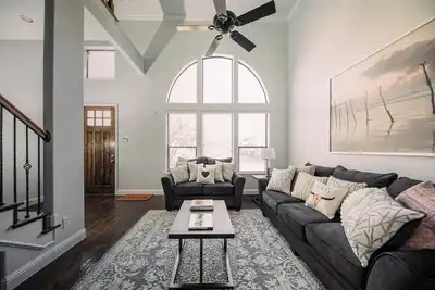 Image de Comfy Chic | au cœur des Legacy Shops