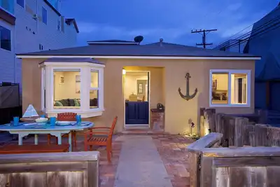 Image de Vue sur l'océan! 5 secondes à pied de l'océan, remodelé, familial et convivial avec la plage!