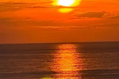 Image de Des vues incroyables sur l'océan et des couchers de soleil depuis votre balcon privé