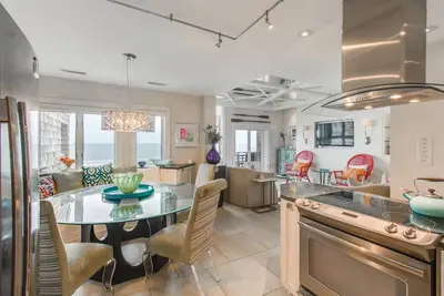 Image de Penthouse unique, ouvert et spacieux Paradise Away from Home