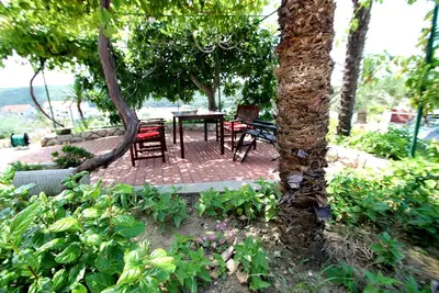 Image de Appartement de deux chambres avec la terrasse et la vue sur le mer Kampor, Rab (A-15518-a)