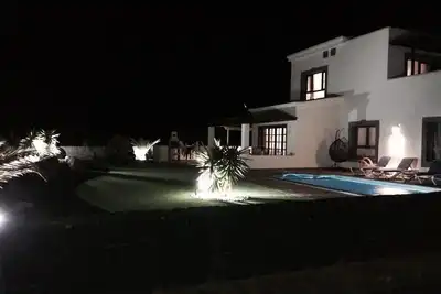 Image de villa de luxe 3bed avec piscine privée chauffée, Sky complet et Wifi gratuit