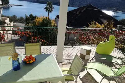 Image de Appartement de deux chambres avec la terrasse et la vue sur le mer Marina, Trogir (A-14191-b)