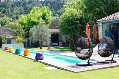 Image de Mas de caractère dans village Médiéval avec piscine, dans grand jardin arboré