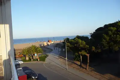 Image de Espagne, bel appartement 60 m2, 50 m d'une plage de sable fin, 100 m de la mer
