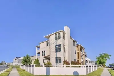 Image de Nouveau 5 bd 4 ba maison de rivage: 2 blks à la plage, 1 à Acme, Wawa, Dunkin, liqueur