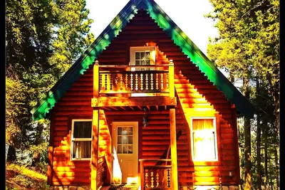 Image de Vues à couper le souffle de cette cabine personnalisée! Motoneige, randonnée, pêche, amusement!