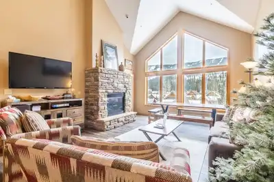 Image de Condo spacieux avec vue sur la pente, 2 suites principales avec lits king-size, Wifi gratuit