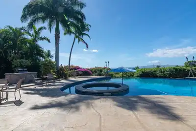 Image de Des vues à couper le souffle sur l'océan et le volcan! Piscine, spa et vous pouvez même louer notre Jeep