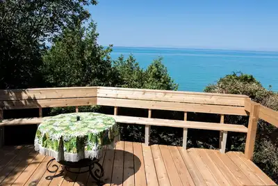 Image de Peach of a private beach! Waterfront cliff cottage near Bayfield