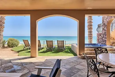Image de Luxe inégalé - Beach Front House sur l'eau 5Br / 5Ba pour 14 personnes