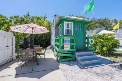 Image de Green Lifeguard Stand- tout neuf avec WiFi gratuit!