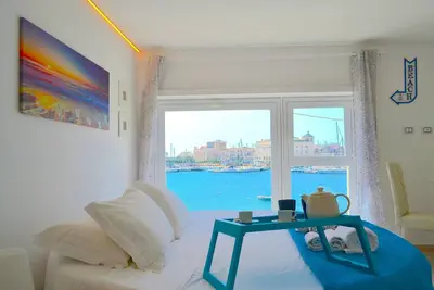 Image de Flamingo Spa loft - Bord de mer - vue sur mer et Ortigia - wifi fibre - jacuzzi