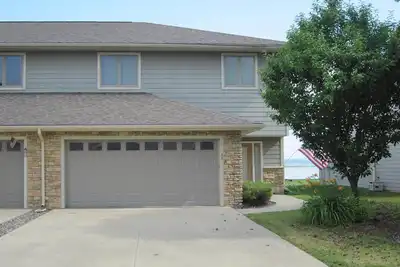 Image de Lake Puckaway Getaway - Condo sur 2 étages au bord du lac, impeccable 5% de rabais à partir de 7 nuits