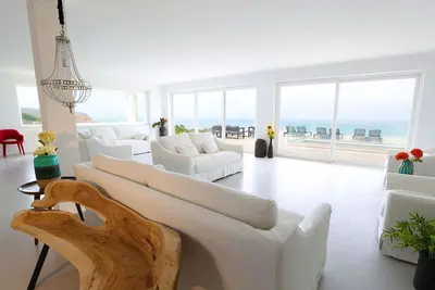 Image de Pg Beach House - Luxury Front Sea View, toute nouvelle maison familiale