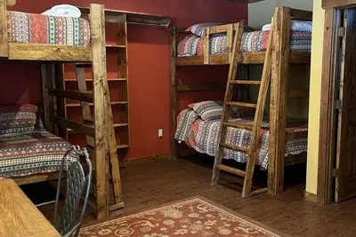 Image de HideAway d'Axel à droite sur la rivière à côté de la traversée de Commache