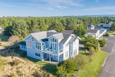 Image de Emplacement! Ocean Front, Wow views, à quelques pas de la ville et de la plage, Animaux, baignoire à jets (Seas)
