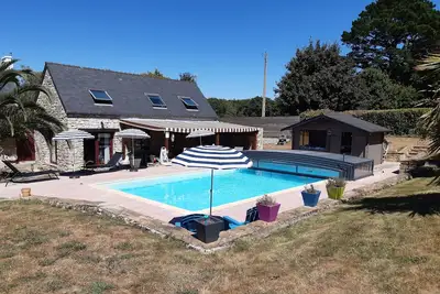 Image de Bénodet, Longère de Charme classée 4 étoiles: Piscine, Terrasse, Pergola, jardin