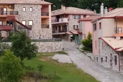 Image de Sentez-vous comme local \"Au Village Oreiades et profitez de votre séjour.