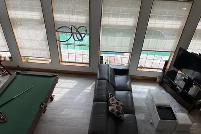 Image de Belle maison S Tampa avec piscine chauffée et jacuzzi, Wi-Fi, câble, Dvd, ping-pong,