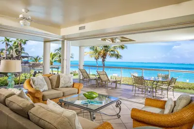 Image de Grand condo de luxe sur la plage de Grace Bay plus de 2100 pieds carrés